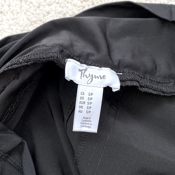 Thyme Maternity Shorts - Picture 3 of 3